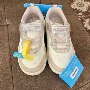 Munchkin Stride Rite Kids Girls’ Soft Silver & White Sneaker